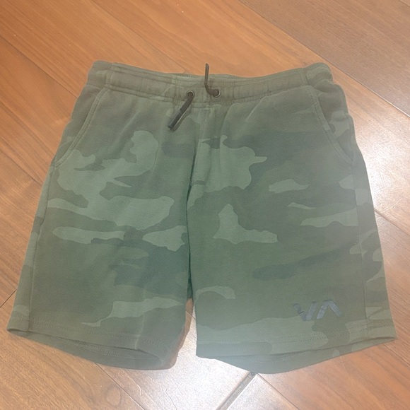 RVCA Boys Green Camo Athletic Sweat Drawstring Shorts Size Medium - Picture 1 of 4
